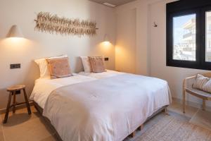 En eller flere senge i et værelse på Puerto Marina