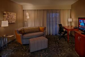 Televiisor ja/või meelelahutuskeskus majutusasutuses Courtyard by Marriott Providence Warwick