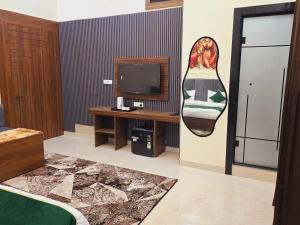 TV a/nebo společenská místnost v ubytování Hotel Marina + 10 fotografií