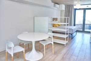 Up Recoleta Apartments客房内的一张或多张床位