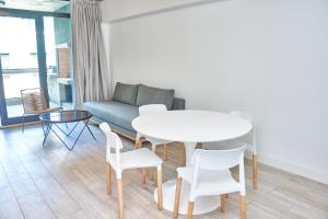 Up Recoleta Apartments的休息区