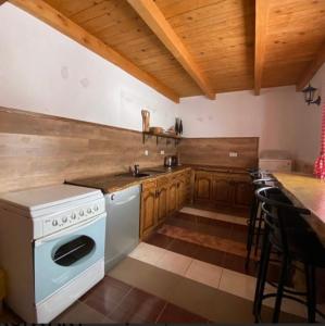 Kuchyň nebo kuchyňský kout v ubytování Planinska Kuća OBLAK