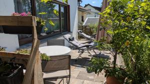 a patio with a table and chairs and a tree at Landmanns Home in Pottenstein