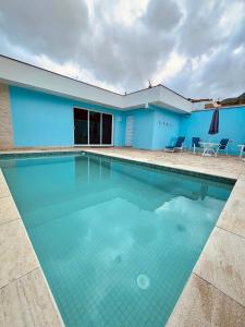 Bazén v ubytování Casa Espaçosa com Piscina a 300m da Praia 5 Quartos e Conforto Total! nebo v jeho okolí