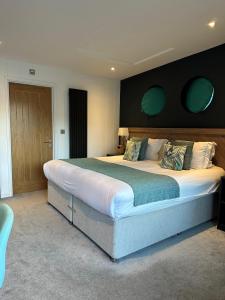 Rooms at Penarth Marina客房内的一张或多张床位