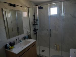a bathroom with a shower and a sink at Apartamento con piscina en Garrucha, Vera in Garrucha +7 photos