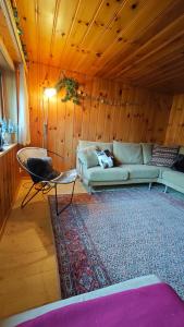 Ruang duduk di Charmantes Haus in Unterseen