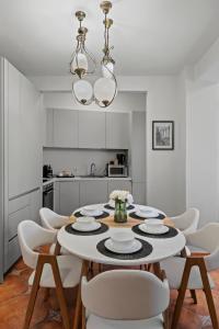 a dining room with a table and chairs at Bucharest Ultracentral Apartments in Bucharest