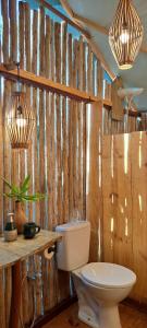 Kopalnica v nastanitvi Glamping Algodões
