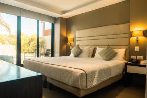 Ένα ή περισσότερα κρεβάτια σε δωμάτιο στο Hotel Poseidon