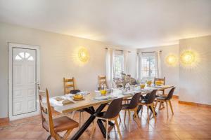 a dining room with a long table and chairs at Canaan Boutique Casa do Monte by Get Your Stay in Boliqueime