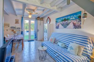a living room with a couch and a table at Issé IO - Maison à proximité de la plage in Dolus-d'Oléron