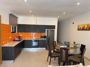 Η κουζίνα ή μικρή κουζίνα στο Apartment with sea view