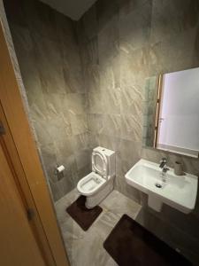 Ένα μπάνιο στο Apartment with sea view +6 φωτογραφίες