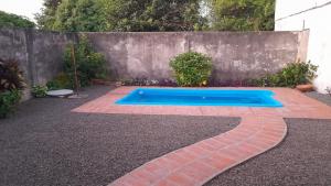 a swimming pool in the middle of a yard at Casona Apart2 in Reconquista