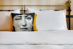 Voodi või voodid majutusasutuse Opera Hotel Zürich toas