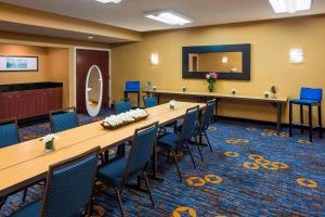 Konferenční prostory v ubytování Courtyard by Marriott Chicago Waukegan / Gurnee + 37 fotografií