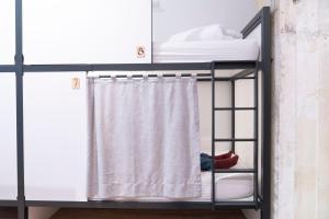 Postel nebo postele na pokoji v ubytování Koba Hostel