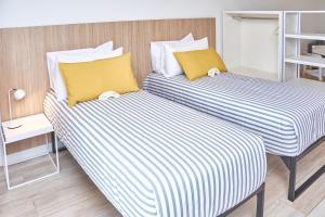 Up Recoleta Apartments客房内的一张或多张床位