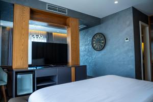 TV a/nebo společenská místnost v ubytování Henry Resort & Spa