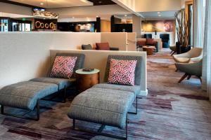 Posezení v ubytování Courtyard by Marriott Chicago Naperville