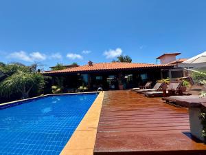 a swimming pool in front of a house at Búzios Prime: Vista Mar, 50m da Praia da Ferradura, 8 suites in Búzios