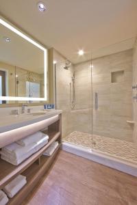 ห้องน้ำของ Opal Sands