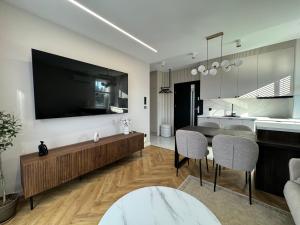 Kuchyň nebo kuchyňský kout v ubytování Zięba Apartamenty & SPA Domek nad Zalewem z Basenem, Jacuzzi i Sauną + 10 fotografií