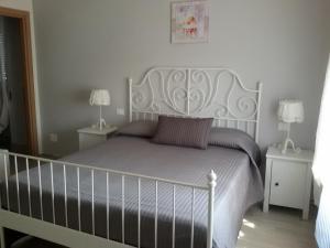 A bed or beds in a room at B&B Il Ponte di Legno