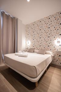 Postel nebo postele na pokoji v ubytování Yard Patraix by Concept Flats