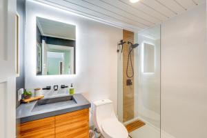 Ένα μπάνιο στο Walk to Beach Home 8 Mi to Key Largo! +16 φωτογραφίες