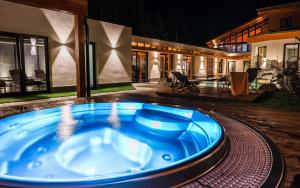 Basen w obiekcie Hotel Horal lub w pobliżu