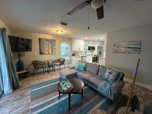 a living room with a couch and a kitchen at Sunset Heaven in Navarre