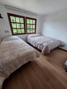 Ένα ή περισσότερα κρεβάτια σε δωμάτιο στο Cabañas y Hostel Praga