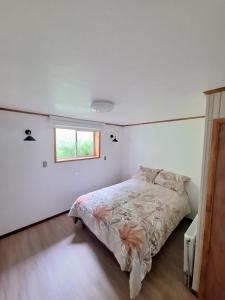 Ένα ή περισσότερα κρεβάτια σε δωμάτιο στο Cabañas y Hostel Praga