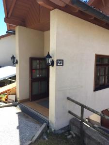 Το κτήριο όπου στεγάζεται  το διαμέρισμα +7 φωτογραφίες