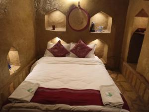Letto o letti in una camera di Bait Al Aqr