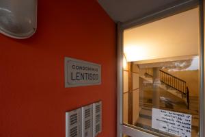 Et logo, certifikat, skilt eller en pris der bliver vist frem på 228 - Casa Guarda Stelle - In Residence con Piscina e Aree esterne comuni a 1km dal Mare