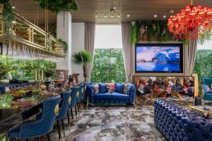 TV a/nebo společenská místnost v ubytování VIP Diamond 10 Bedroom Private Pool Villa