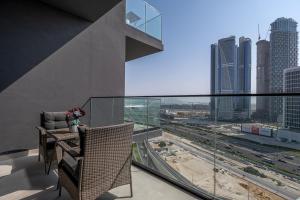 a balcony with a view of a city at Business Bay Studio Binghatti Canal with Terrace in Dubai