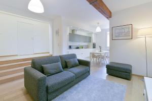 a living room with a couch and a table at San Vitale 5 Stelle - Central Luxury Apartment in Bologna