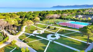 an aerial view of a park with a tennis court at Sunny Beach Apartments - 146 in Mullini i Danit