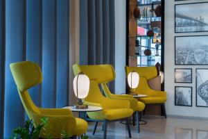 Χώρος καθιστικού στο Courtyard by Marriott Chisinau