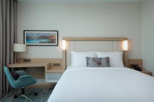 Ένα ή περισσότερα κρεβάτια σε δωμάτιο στο Courtyard by Marriott Chisinau