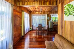 Posedenie v ubytovaní Rustic Treehouse Monteverde