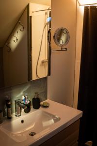 Koupelna v ubytování Studio Kittel Guest Room with Private Bathroom + 22 fotografií