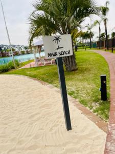 プレトリアにあるThe Blydeのヤシの木の砂浜