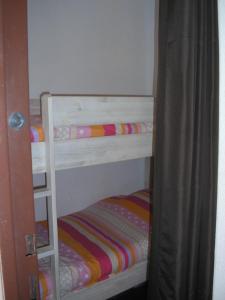 a couple of bunk beds in a room at T2 Cabine calme vu montagne in Luz-Saint-Sauveur +2 photos
