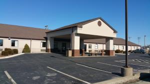 a parking lot in front of a building at Briarwood Inn in Fairfield