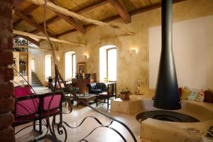 a living room with a stove in the middle at Casa Baladin camere di Charme in Piozzo